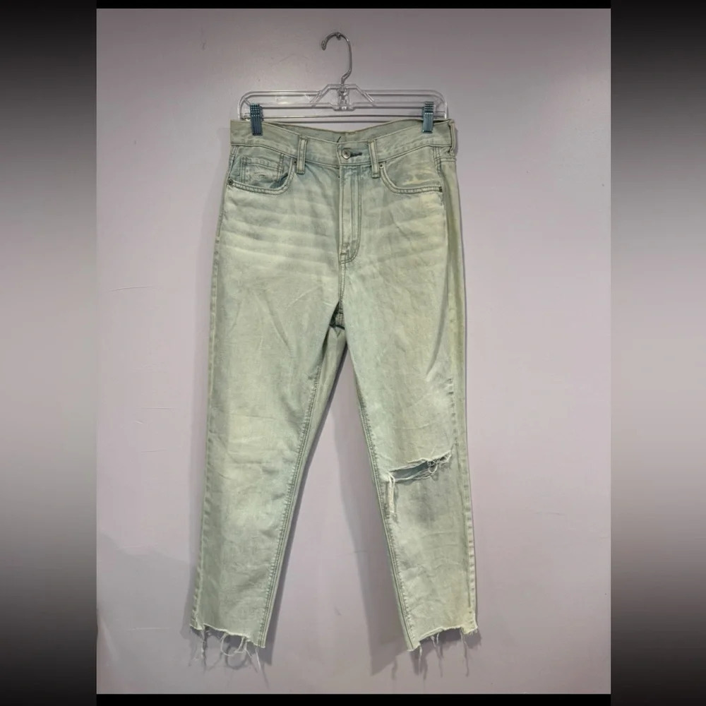 Light‎ wash American Eagle mom Jean